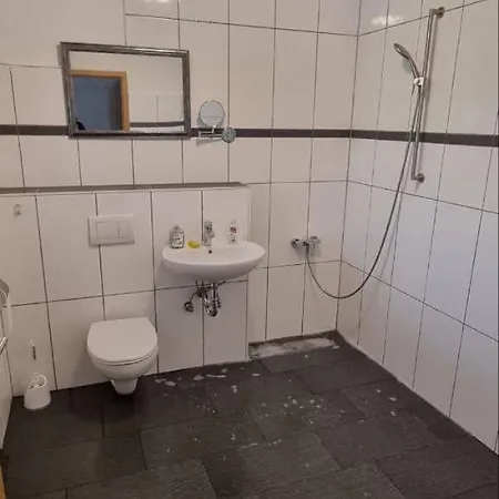 Monteurhaus In - Gemeinschaftsnutzung Kueche Und Bad