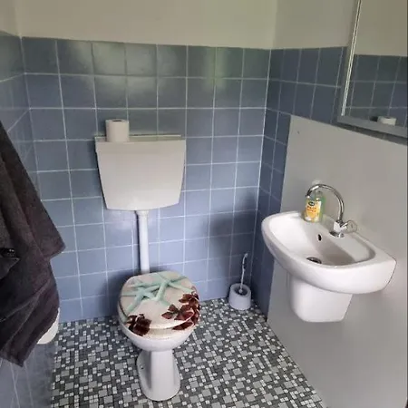 Monteurhaus In - Gemeinschaftsnutzung Küche Und Bad Gasthof *