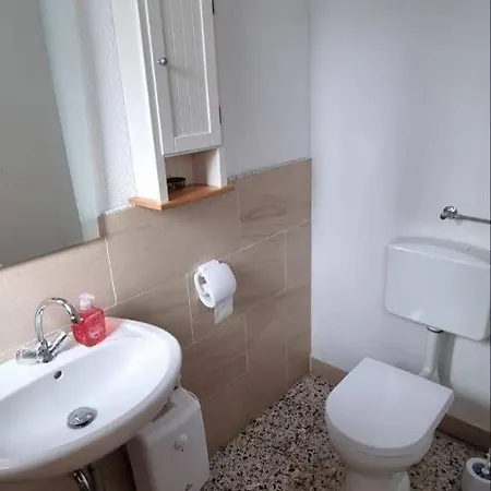 Affittacamere Monteurhaus In - Gemeinschaftsnutzung Kueche Und Bad *